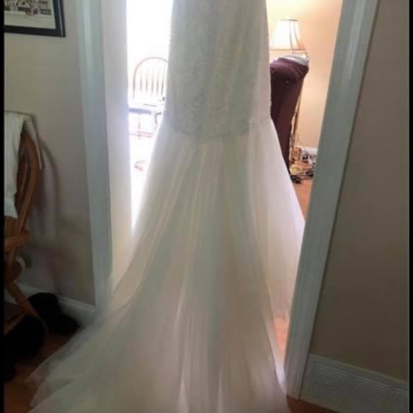 Never worn or altered. - Picture 4 of 5